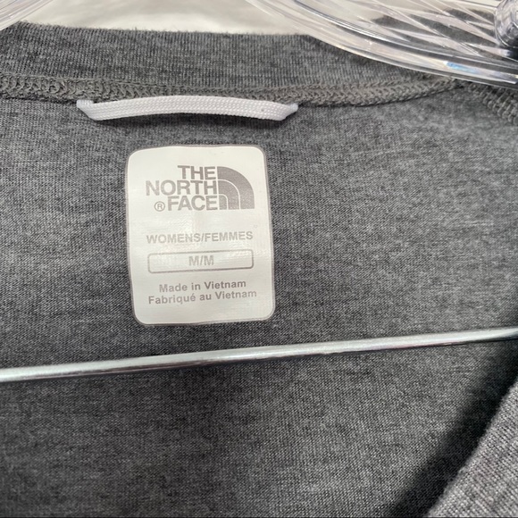 THE NORTH FACE | gray v neck short sleeve T-shirt - Picture 5 of 5